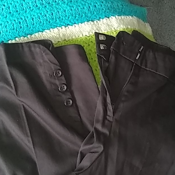 Capris - Picture 2 of 2